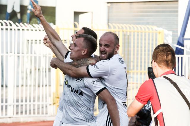 孙铭徽25+11胡金秋21分 广厦6人上双轻取同曦