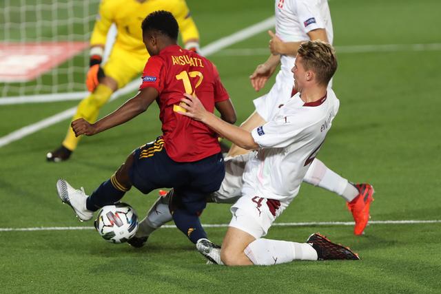 小萨三双詹姆斯18+13+9 国王常规赛横扫湖人